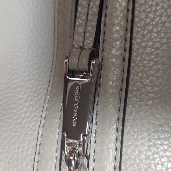 Michael kors purse - Picture 3 of 4